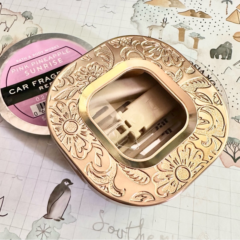 Stamped Gold Flower Car Vent/Visor Clip